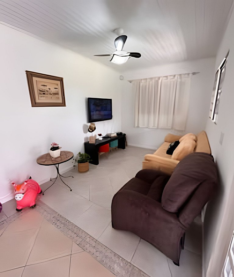 Casa em Jurerê com quintal, churrasqueira e estacionamento –