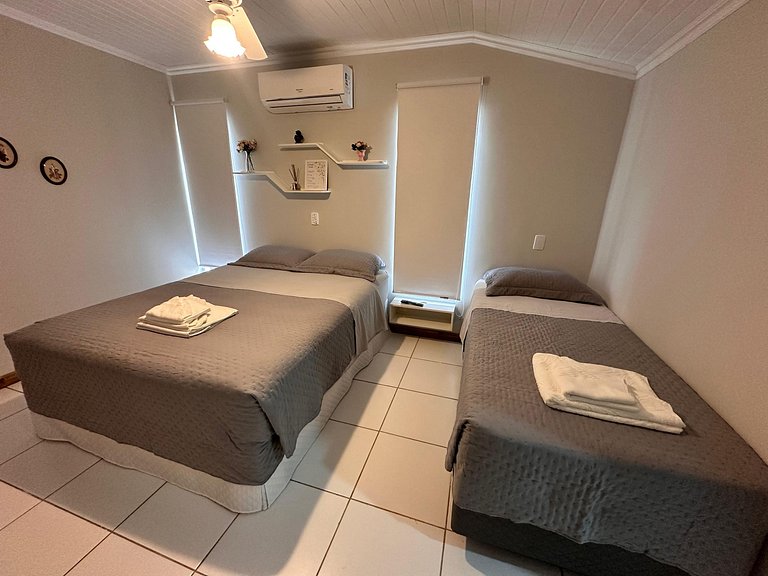 Suíte tripla 1 cama casal e 1 cama solteiro