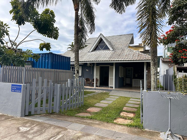 Casa Completa p/ 8, Quintal, Churrasqueira e Praia