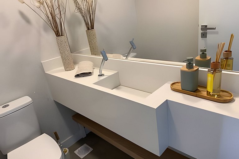 NOVO moderno e com piscina