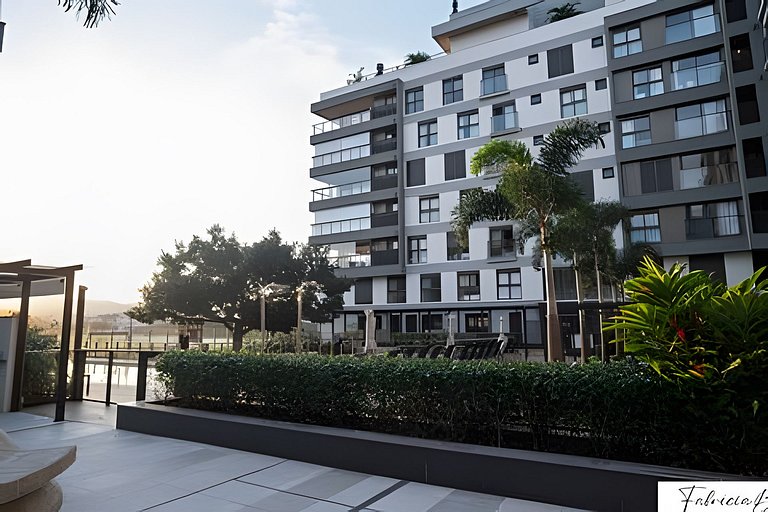 NOVO moderno e com piscina