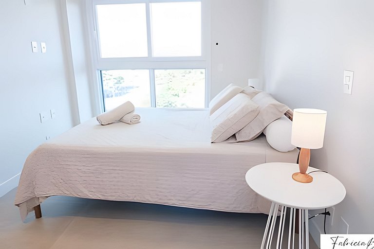 NOVO moderno e com piscina