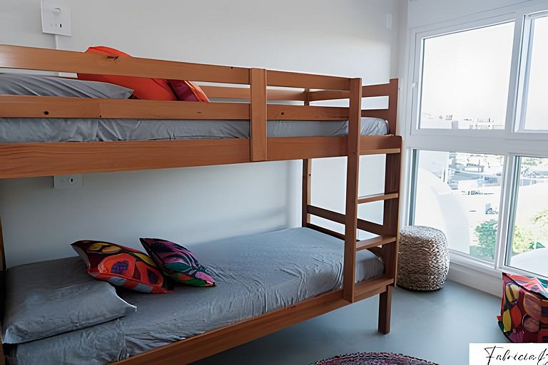 NOVO moderno e com piscina