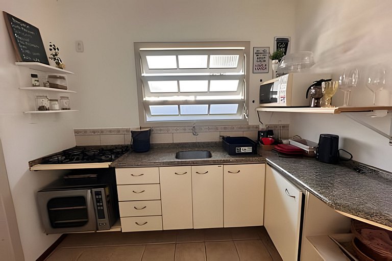 Casa Completa p/ 8, Quintal, Churrasqueira e Praia