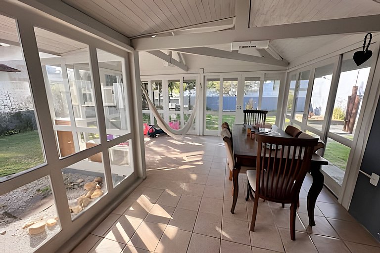 Casa Completa p/ 8, Quintal, Churrasqueira e Praia