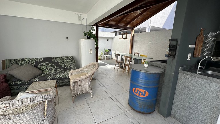 Canasvieiras *Perto mar * Churrasqueira *Garagem