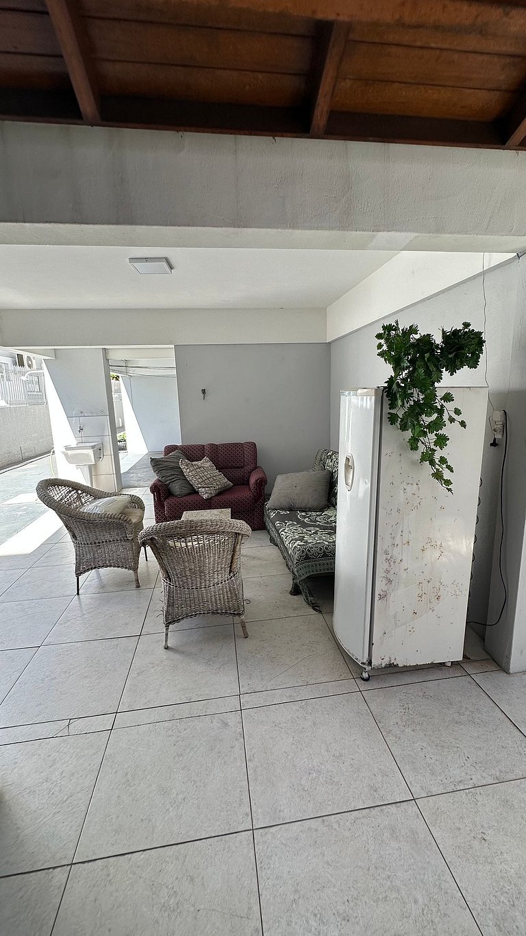 Canasvieiras *Perto mar * Churrasqueira *Garagem