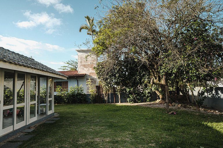 Casa Completa p/ 8, Quintal, Churrasqueira e Praia