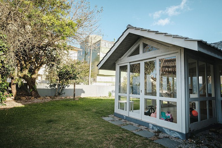 Casa Completa p/ 8, Quintal, Churrasqueira e Praia