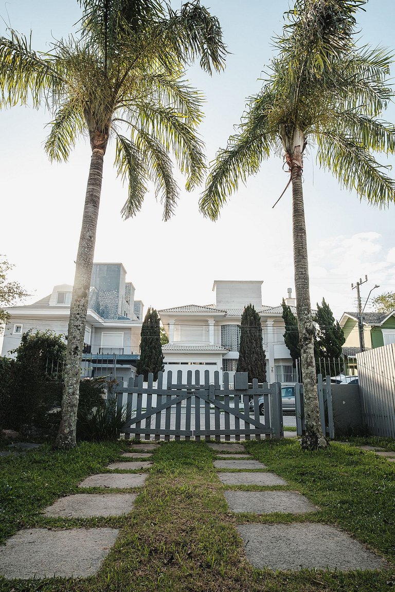 Casa Completa p/ 8, Quintal, Churrasqueira e Praia