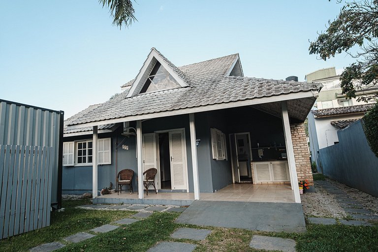 Casa Completa p/ 8, Quintal, Churrasqueira e Praia