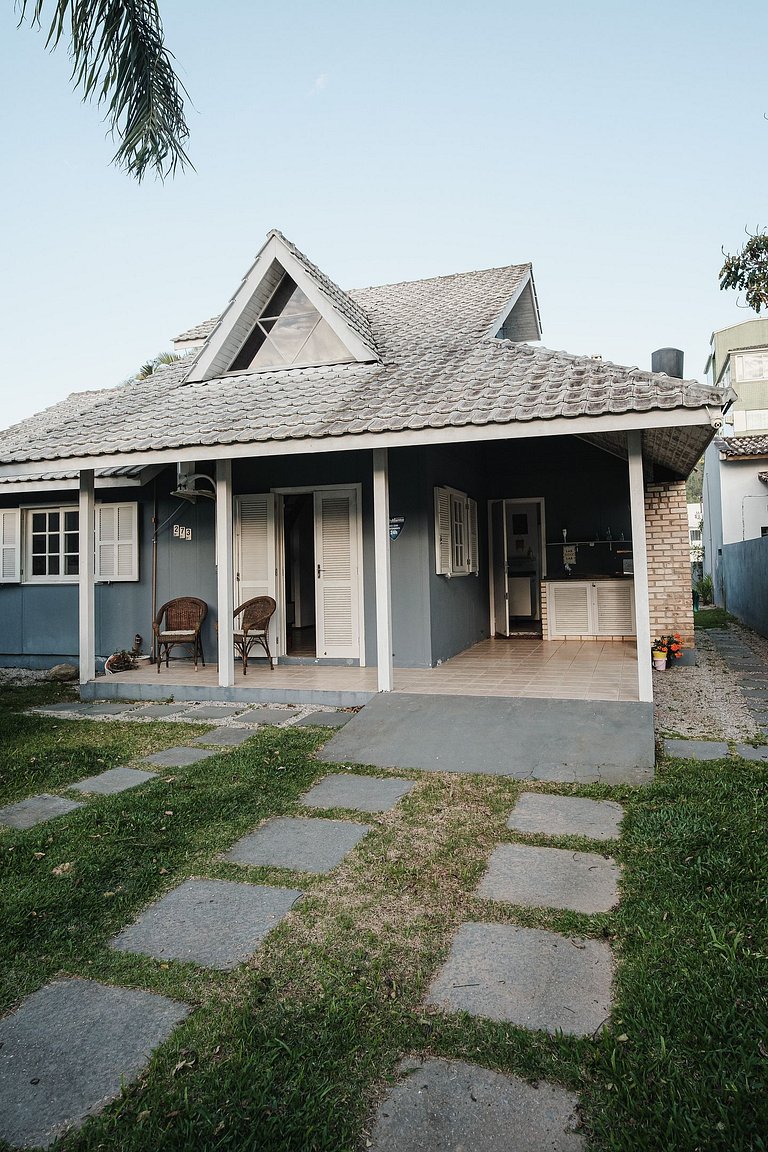 Casa Completa p/ 8, Quintal, Churrasqueira e Praia