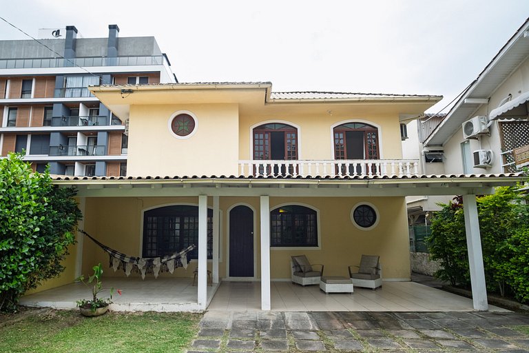 Lançamento casa Jurerê / churrasqueira / quintal