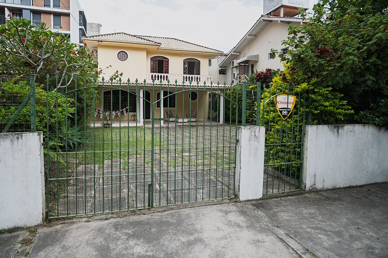 Lançamento casa Jurerê / churrasqueira / quintal