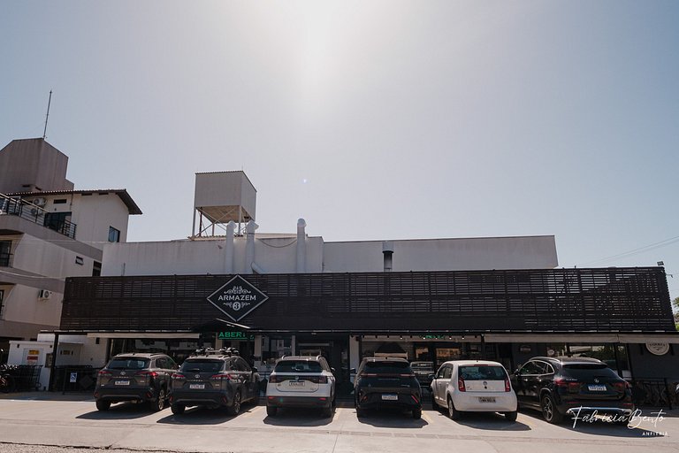 Ape 4 pessoas garagem / churrasqueira em jurerê