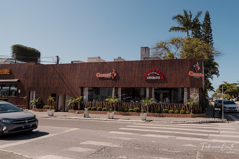 Casa em Jurerê com quintal, churrasqueira e estacionamento –