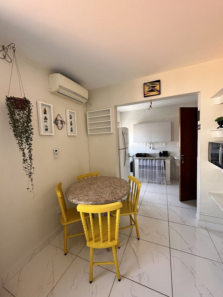 Condomínio próximo mar, balcón e Parrilla