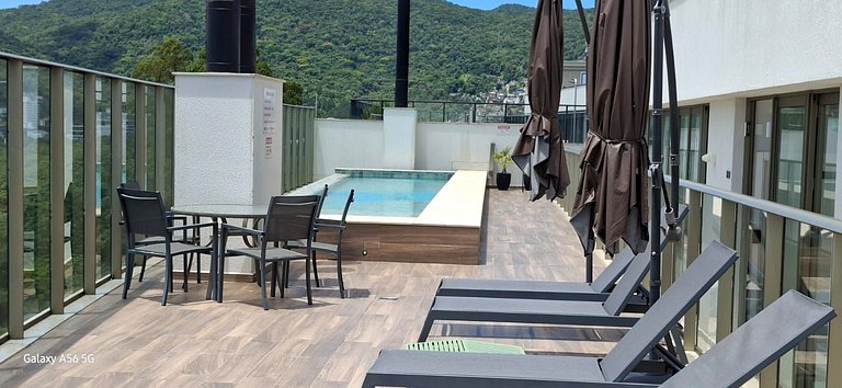 Vista incrível + piscina borda infinita | 2 suítes