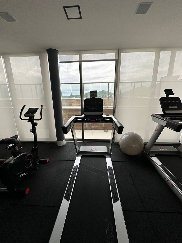 Vista incrível + piscina borda infinita | 2 suítes
