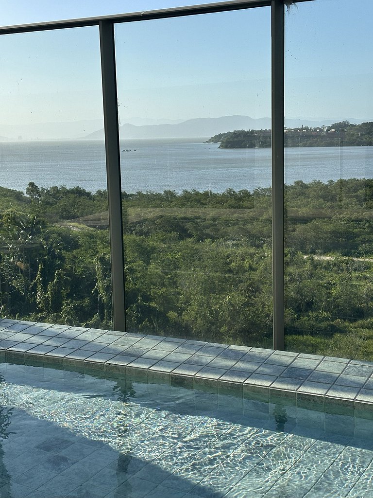 Vista incrível + piscina borda infinita | 2 suítes