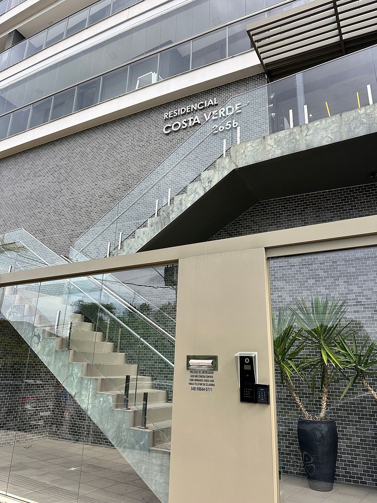 Vista incrível + piscina borda infinita | 2 suítes