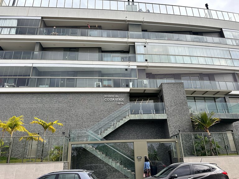 Vista incrível + piscina borda infinita | 2 suítes