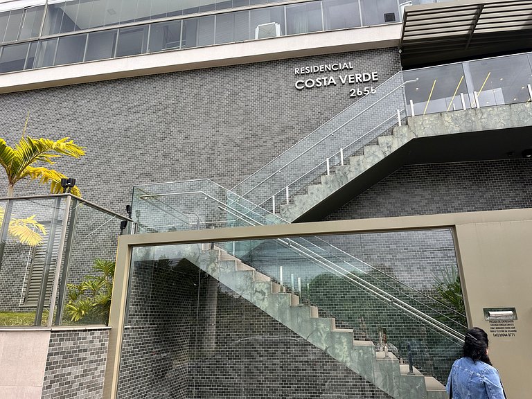 Piscina com vista incrível/ Churrasqueira/ Garagem