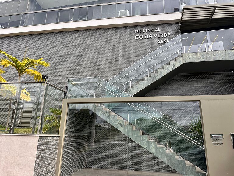 Vista incrível + piscina borda infinita | 2 suítes