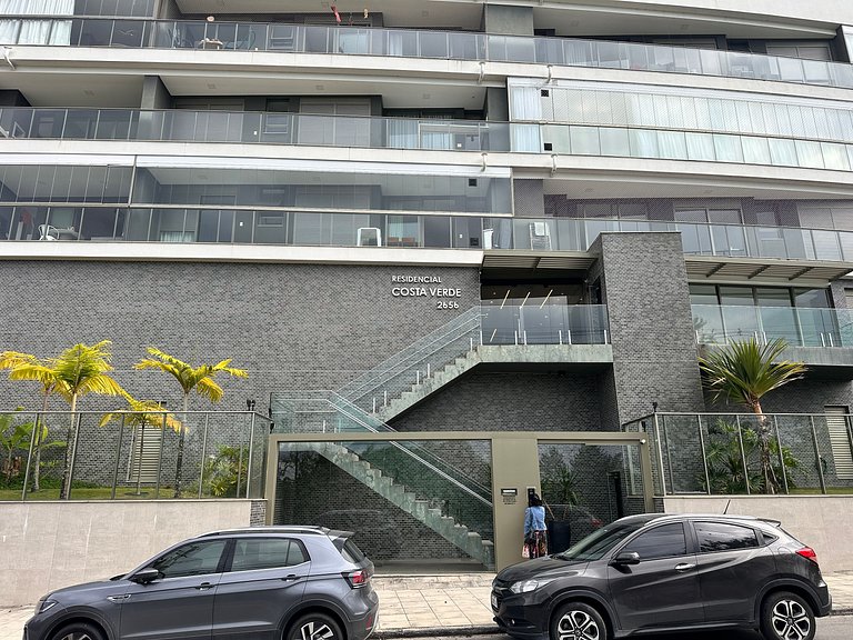 Vista incrível + piscina borda infinita | 2 suítes