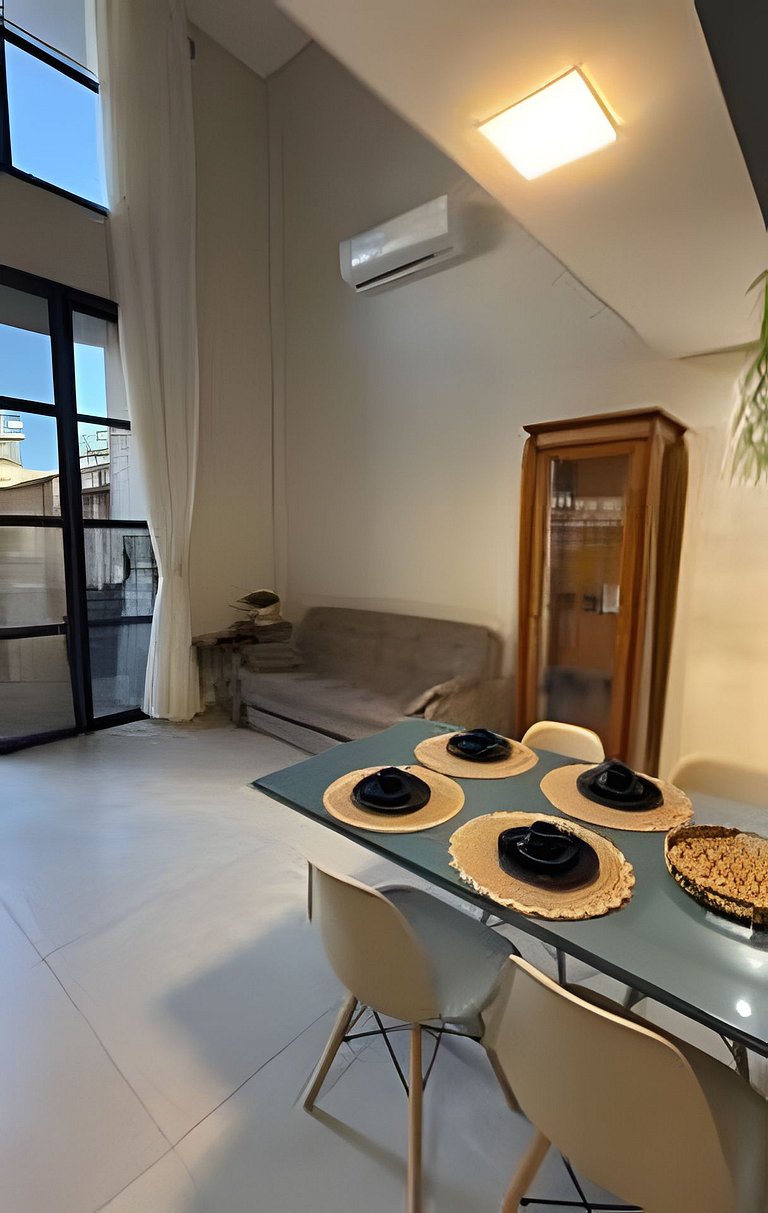 Loft Jurerê • Piscina • Garagem • 200m da Praia
