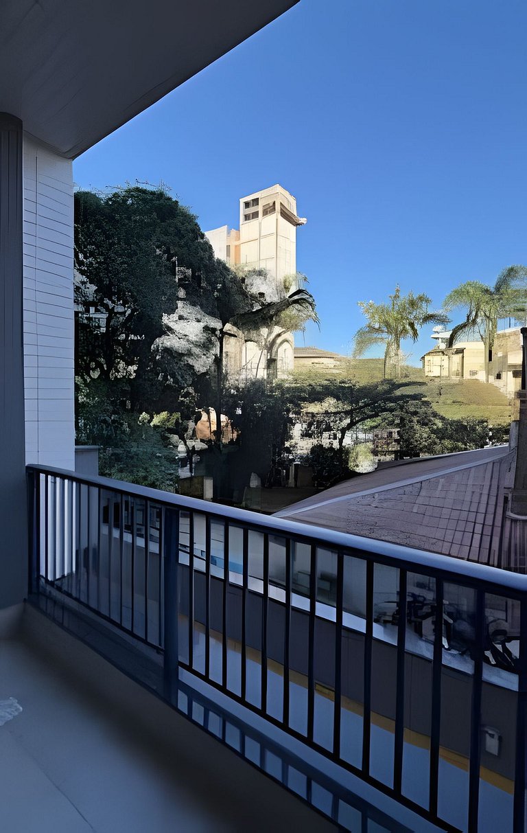 Loft Jurerê • Piscina • Garagem • 200m da Praia