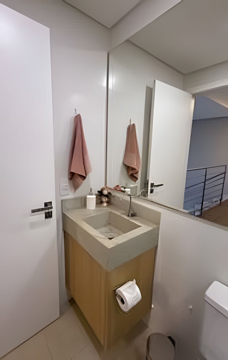 Loft Jurerê • Piscina • Garagem • 200m da Praia