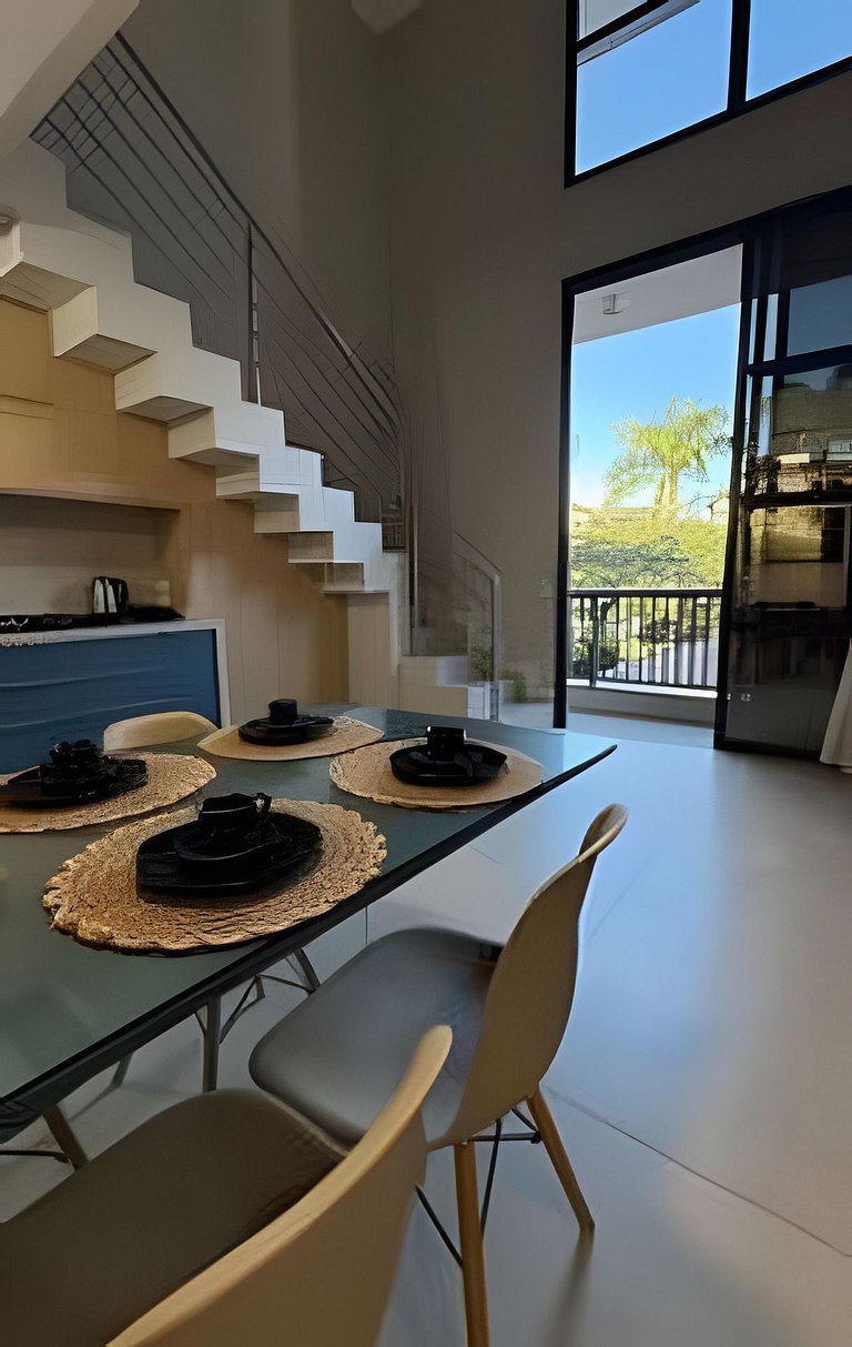 Loft Jurerê • Piscina • Garagem • 200m da Praia