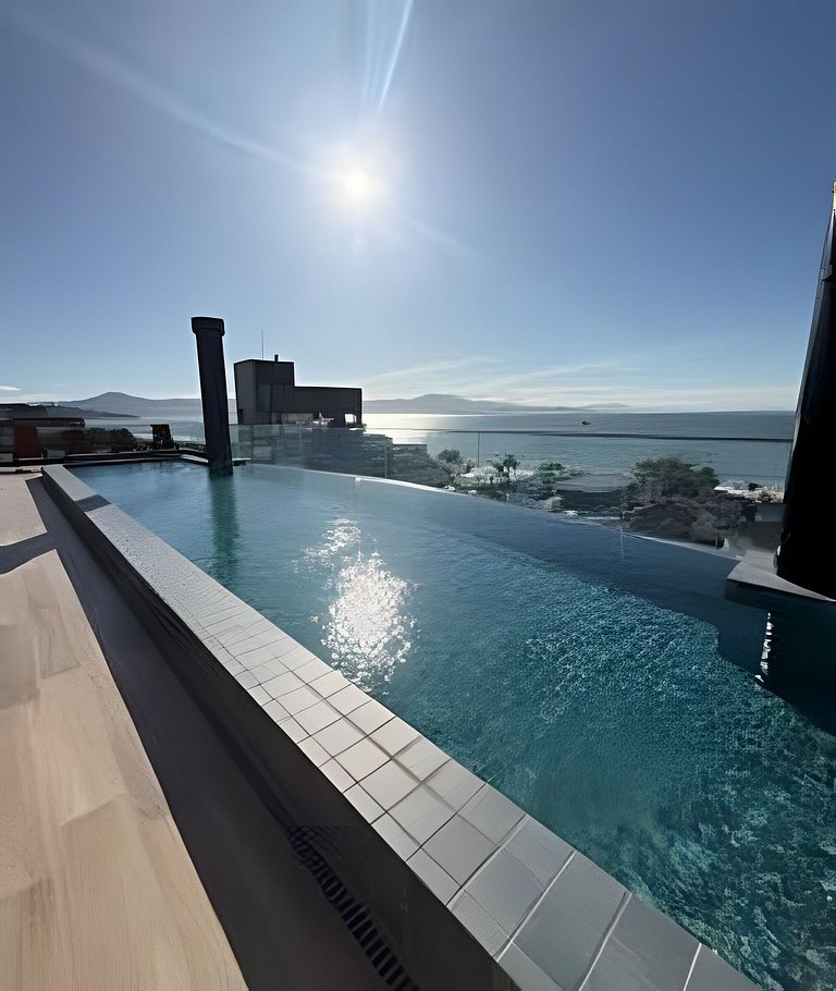 Vista Mar • Piscina • Churrasqueira • Garagem