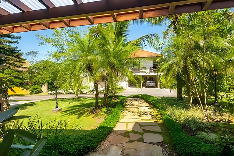 Casa Grande em condomínio fechado