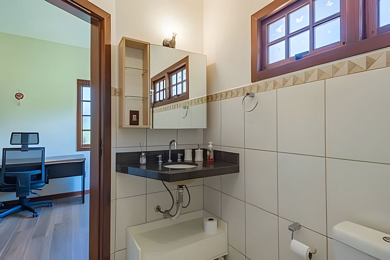 Casa Grande em condomínio fechado