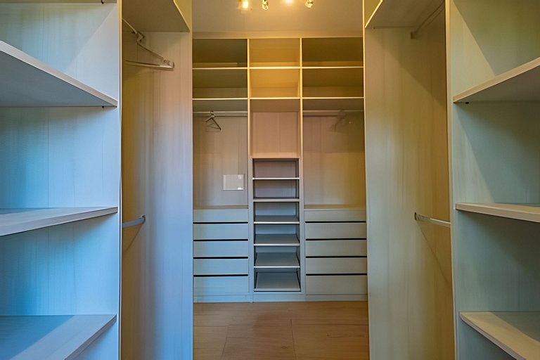 Casa Grande em condomínio fechado