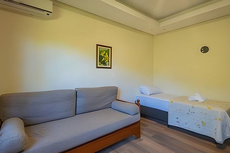Casa Grande em condomínio fechado