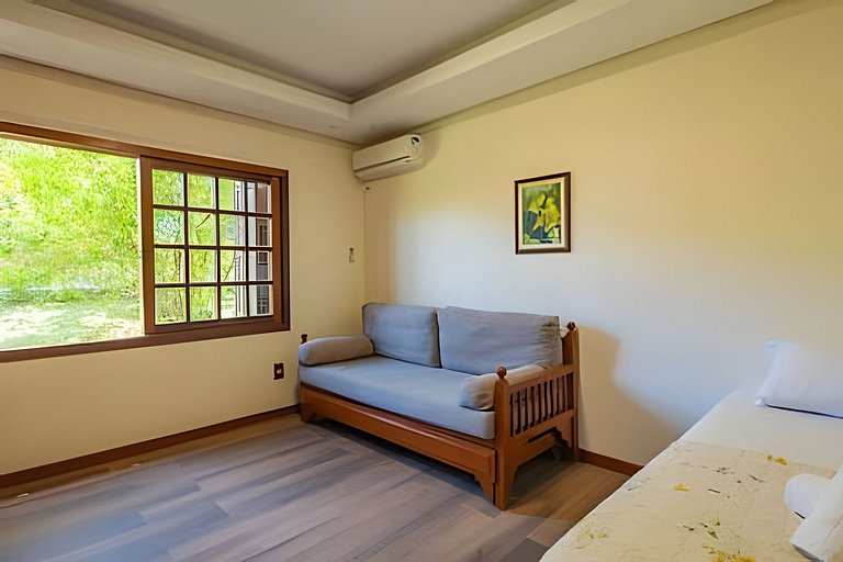 Casa Grande em condomínio fechado