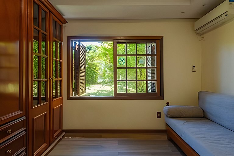 Casa Grande em condomínio fechado