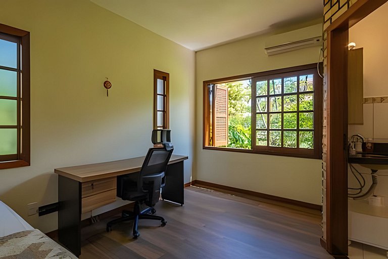 Casa Grande em condomínio fechado
