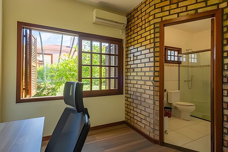 Casa Grande em condomínio fechado