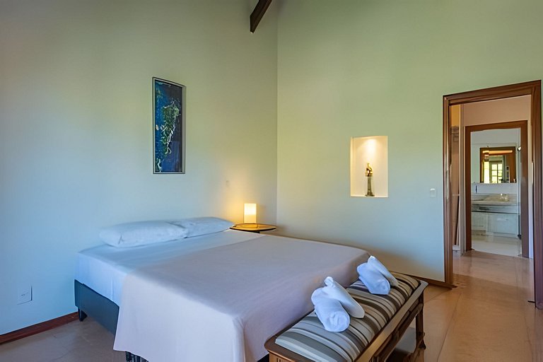 Casa Grande em condomínio fechado