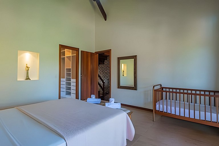 Casa Grande em condomínio fechado