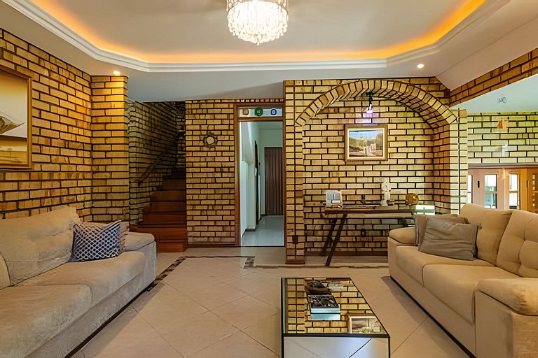 Casa Grande em condomínio fechado