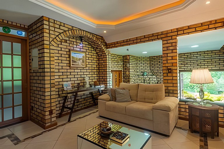 Casa Grande em condomínio fechado
