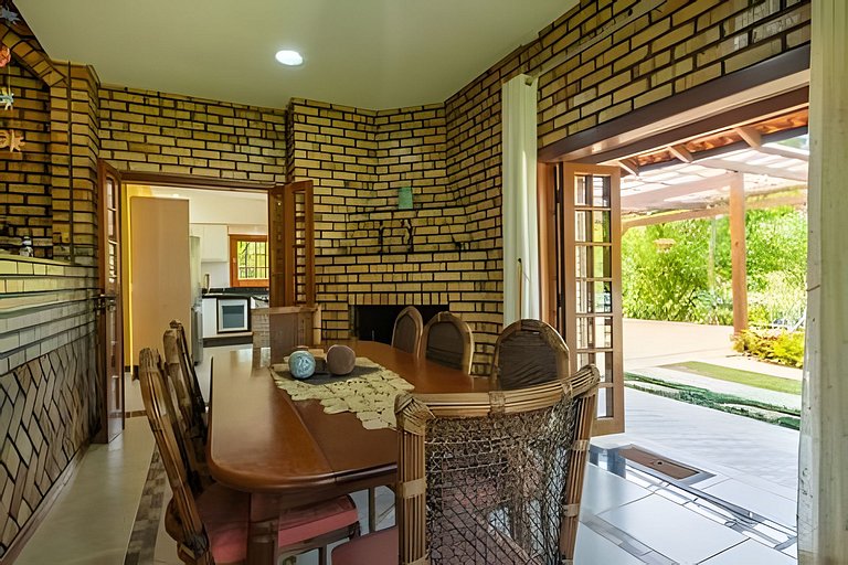 Casa Grande em condomínio fechado