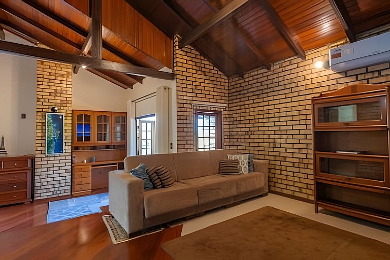 Casa Grande em condomínio fechado