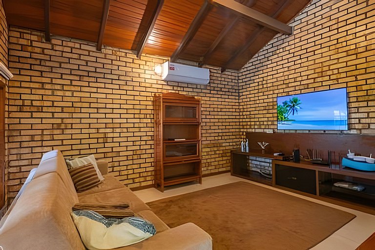 Casa Grande em condomínio fechado