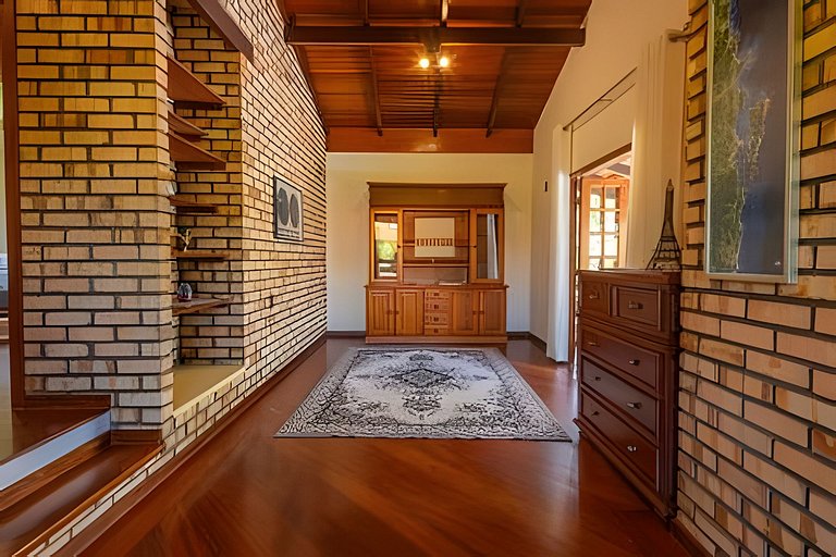 Casa Grande em condomínio fechado